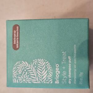 Briogeo Style + Treat Dry Shampoo Puff - Tonted For DARK Hair